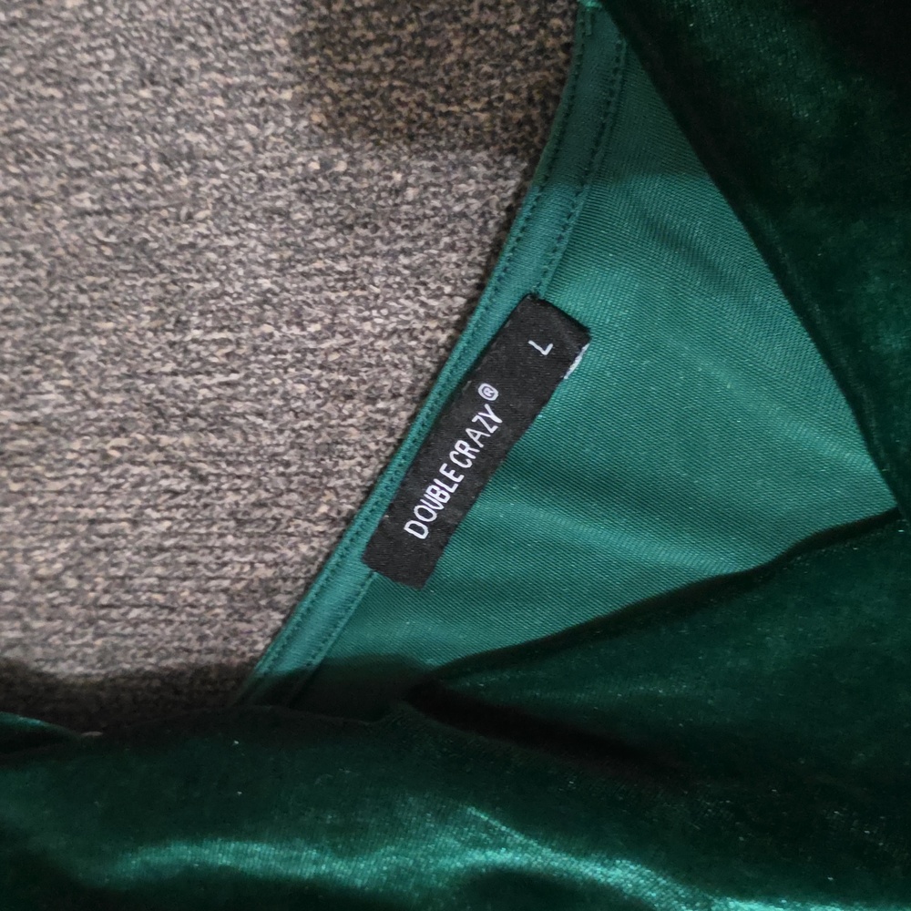 Chic Emerald Velvet Midi Dress - Picture 3 of 6